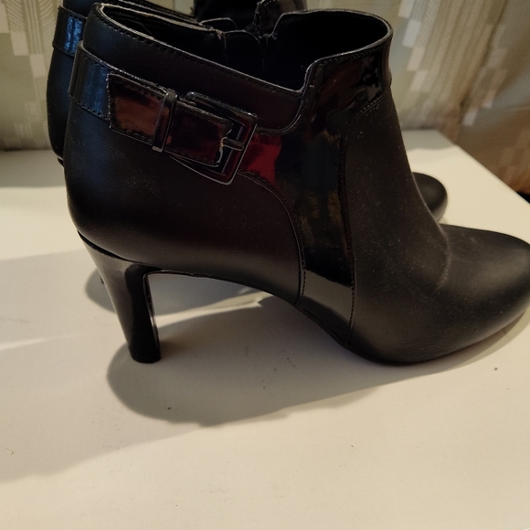 Bandolino Black booties - Picture 2 of 5